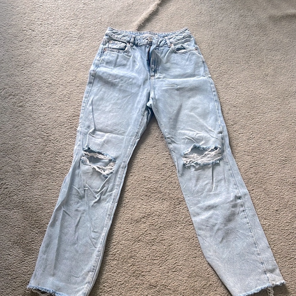 comfy boyfriend light washed jeans!!